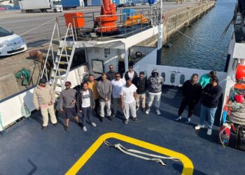 La Guardia Nacional de Dubai elige Galicia para formarse en rescate y lucha contra la contaminación en el mar