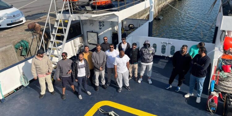 La Guardia Nacional de Dubai elige Galicia para formarse en rescate y lucha contra la contaminación en el mar