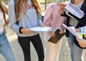Casi 12.800 estudiantes gallegos se enfrentan desde este martes a una ABAU que mantiene el examen de modelo covid