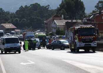 Atasco de más de dos kilómetros en la autovía A-55 por una colisión con tres vehículos implicados