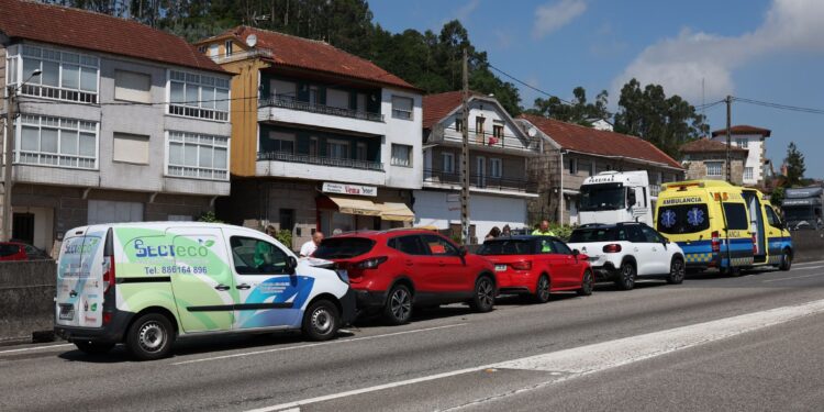 Un accidente con cuatro vehículos implicados deja una persona evacuada y grandes retenciones en la A-55