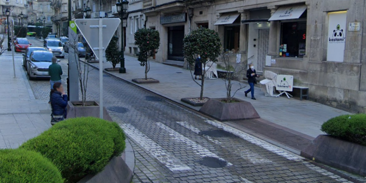 Marqués de Valladares cierra durante al menos un mes para cambiar los adoquines por asfalto