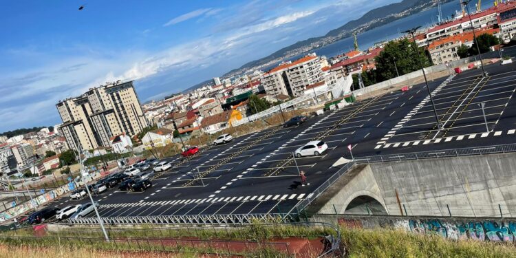 Vialia Vigo baja temporalmente, a casi la mitad, las tarifas de su aparcamiento exterior
