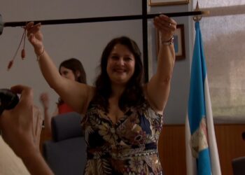 Araceli Gestido logra la investidura en Cangas, al reunir todos los votos de la izquierda en el pleno