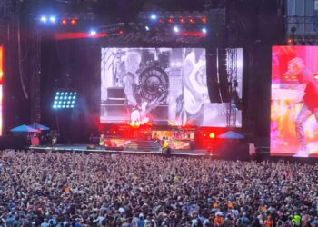 Guns N’ Roses eleva el rock and roll al cielo de Balaídos