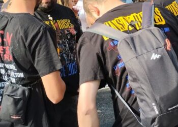 Dos detenidos en el bolo de Guns N’ Roses por resistencia a la autoridad y por vender ropa falsificada