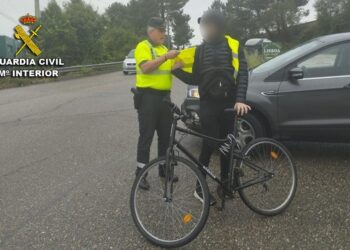 La Guardia Civil intercepta a un ciclista checo que circuló por la AP-9 y por la A-55
