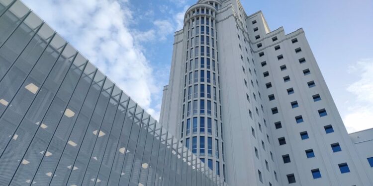 Suspendido de nuevo el juicio contra una acusada de besar y realizar tocamientos a un menor en Vigo