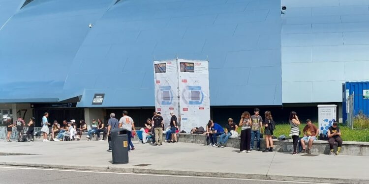 Horas de espera para ver de cerca a Guns N’ Roses: los incondicionales ya hacen cola en Balaídos