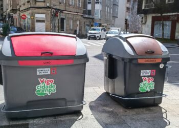 Vigo y FCC ponen en marcha un puesto de información itinerante sobre el contenedor marrón