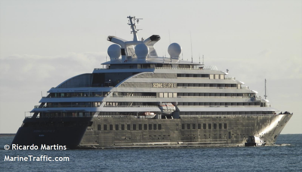 El crucero de pasaje más lujoso del mundo amarra en Vigo: así es el ‘Scenic Eclipse II’