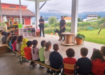 ‘Yango’, ‘Galia’ y ‘Flecha’ asombran con sus habilidades en el fin de curso de la escuela infantil San Pedro