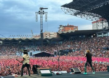 Guns N’ Roses eleva el rock and roll al cielo de Balaídos