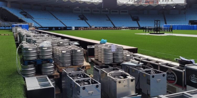 290 camareros harán brotar cerveza de 150 grifos en el concierto de Guns N’ Roses en Vigo