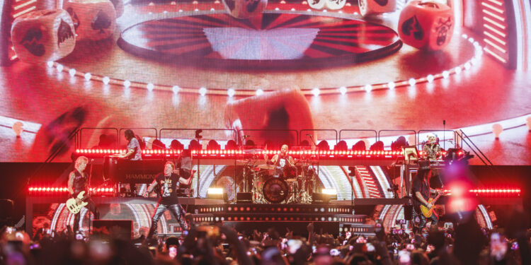 Guns N’ Roses eleva el rock and roll al cielo de Balaídos