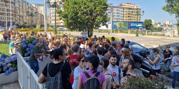 Varios supermercados de Vigo, obligados a cerrar por la huelga del comercio de alimentación