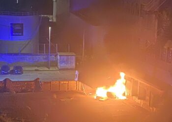 Arde dos noches seguidas un anexo a una nave industrial de Vigo sin causar daños personales
