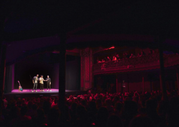 El salto al teatro de La Bromerie recala en Vigo con Galder Varas, David Puerto y Taka Gómez