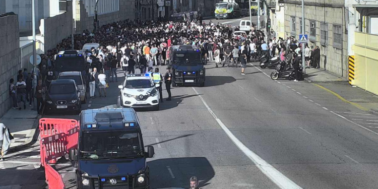 Colapso en Beiramar en el inicio de la huelga del metal: los trabajadores toman las calles de Vigo