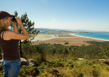 O programa “Voando nas Rías Baixas”, organizado pola Deputación en colaboración con SEO Birdlife, chega este domingo 4 de xuño á praia da Lanzada, nos concellos de Sanxenxo e O Grove