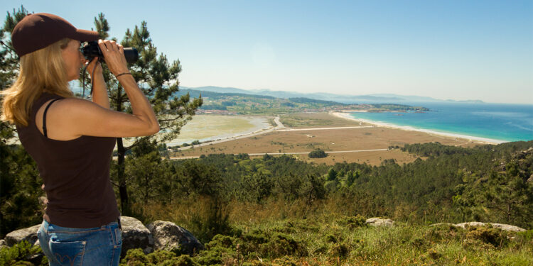 O programa “Voando nas Rías Baixas”, organizado pola Deputación en colaboración con SEO Birdlife, chega este domingo 4 de xuño á praia da Lanzada, nos concellos de Sanxenxo e O Grove