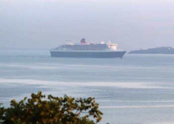 El «Queen Mary 2», penúltimo crucero del año en Vigo