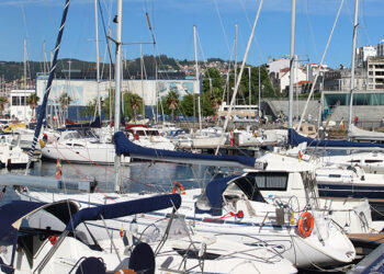 Rescatan a un hombre que se cayó al mar en Vigo