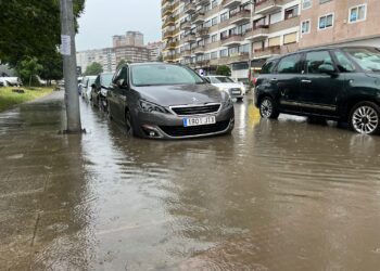 La lluvia torrencial provoca una nueva riada en las calles más céntricas de Vigo