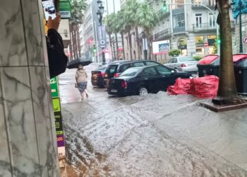 La lluvia torrencial provoca una nueva riada en las calles más céntricas de Vigo