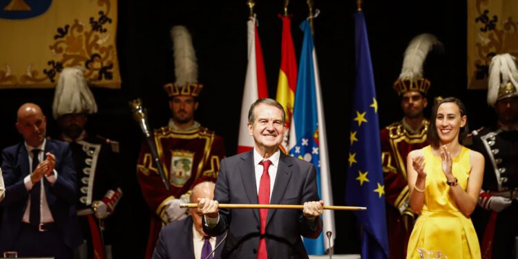Caballero, proclamado alcalde por quinta vez consecutiva: “Toda España quere ser Vigo”