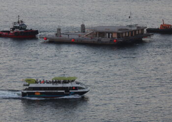 Los autobuses interurbanos y el transporte de ría mantendrán los descuentos del 50% todo el año