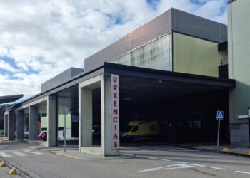 Trasladada una mujer al Álvaro Cunqueiro tras impactar con su coche contra un árbol en Gondomar