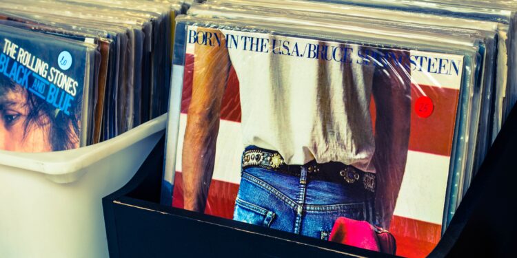 Regreso al pasado con la Feria y Festival del Vinilo en el Centro Comercial Camelias