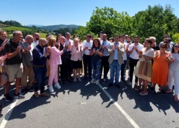 Exigen a Feijóo «que pida perdón» a las víctimas de la droga en el 15º aniversario de la incautación del Pazo de Baión