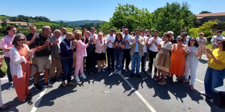 Exigen a Feijóo «que pida perdón» a las víctimas de la droga en el 15º aniversario de la incautación del Pazo de Baión