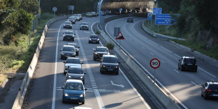 Primer domingo de julio con retenciones y tráfico lento en el Corredor do Morrazo