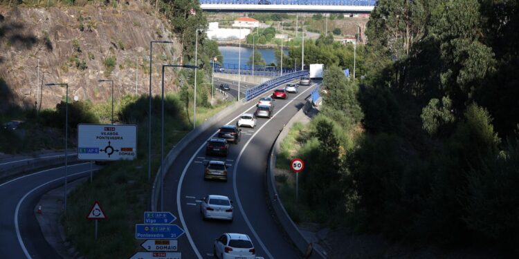 Primer domingo de julio con retenciones y tráfico lento en el Corredor do Morrazo