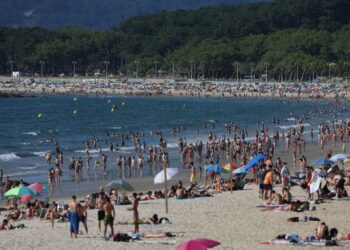 Samil y las playas de la ría abarrotadas: más de 34 grados en el área de Vigo