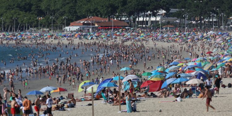 Samil y las playas de la ría abarrotadas: más de 34 grados en el área de Vigo