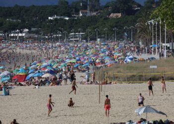Samil y las playas de la ría abarrotadas: más de 34 grados en el área de Vigo