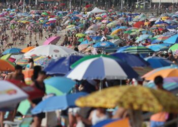Samil y las playas de la ría abarrotadas: más de 34 grados en el área de Vigo