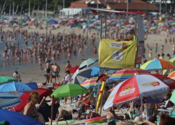 Samil y las playas de la ría abarrotadas: más de 34 grados en el área de Vigo