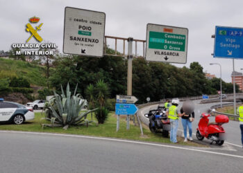 Motos camufladas de la Guardia Civil para realizar controles tras los dos accidentes mortales en el área de Vigo