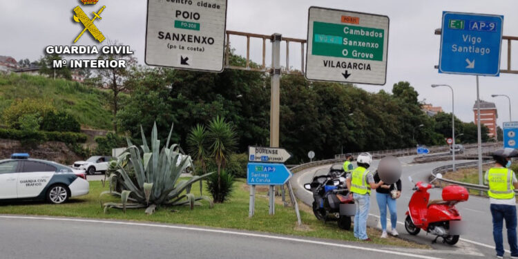 Motos camufladas de la Guardia Civil para realizar controles tras los dos accidentes mortales en el área de Vigo