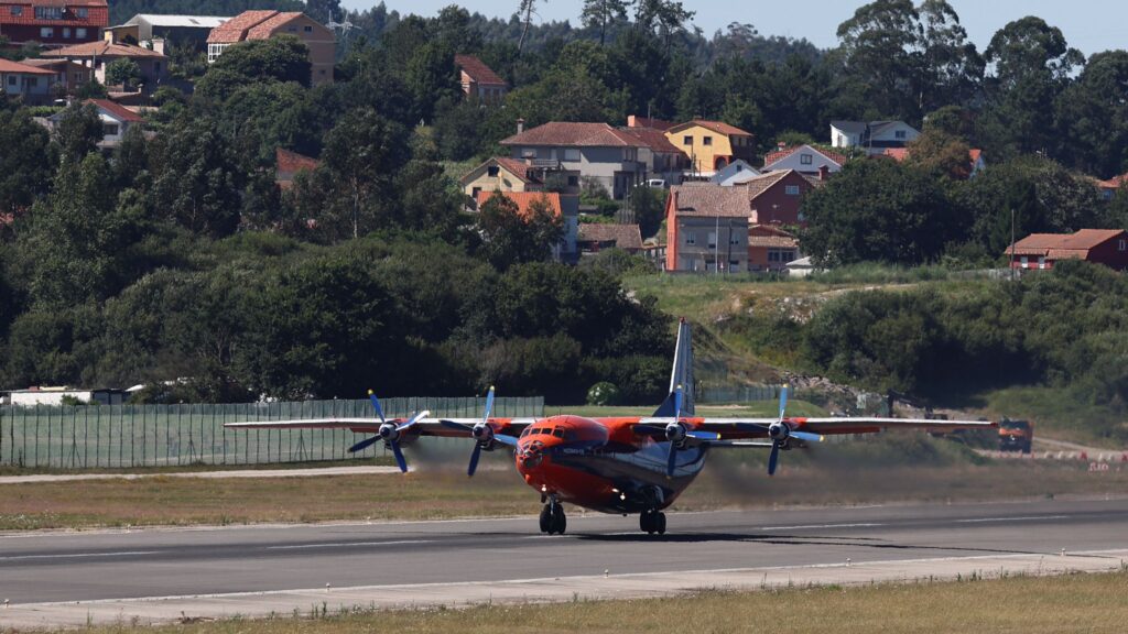 Un Antonov se convierte en visitante asiduo en Vigo: "La humareda es brutal"