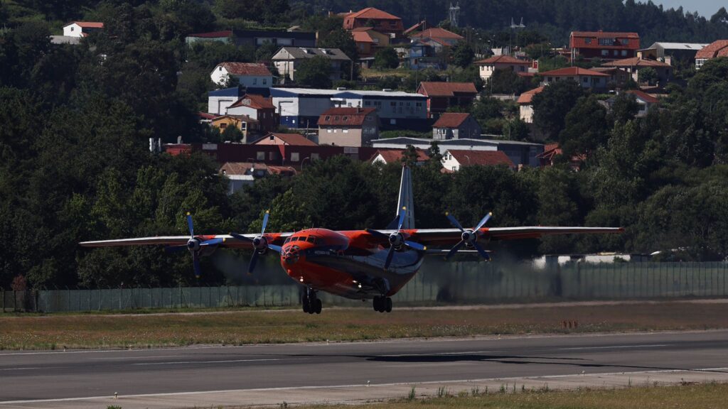 Un Antonov se convierte en visitante asiduo en Vigo: "La humareda es brutal"