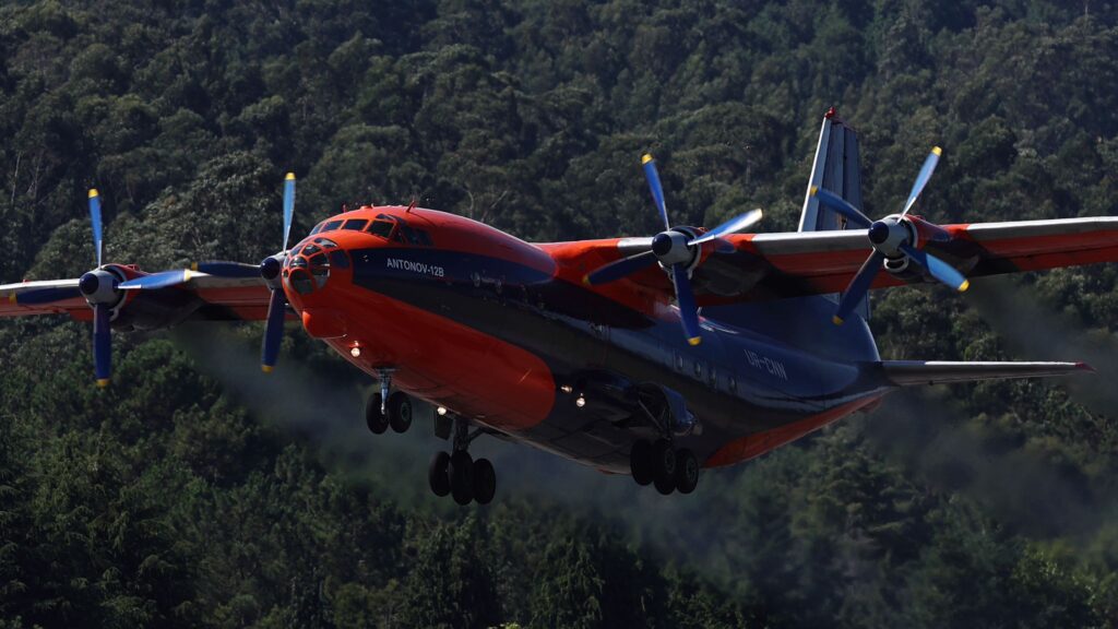 Un Antonov se convierte en visitante asiduo en Vigo: "La humareda es brutal"