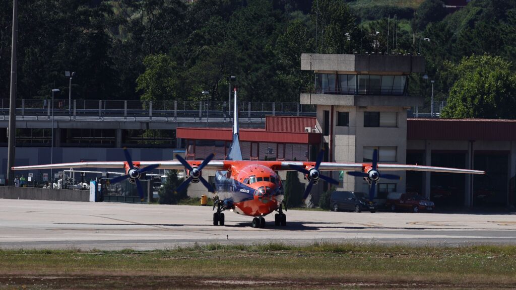 Un Antonov se convierte en visitante asiduo en Vigo: "La humareda es brutal"