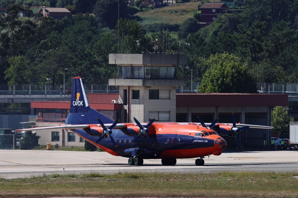 Un Antonov se convierte en visitante asiduo en Vigo: "La humareda es brutal"