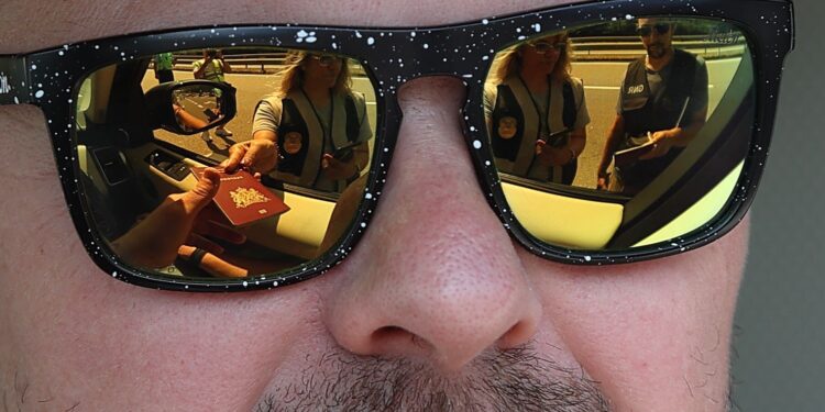 Los controles en Portugal por la visita del Papa comienzan con retenciones en Tui